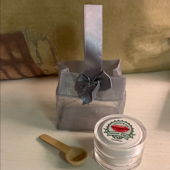one minute Other - One Minute Lip Care: Spearmint Sweet Lip scrub, Wooden Spoon & Grey Carrying Bag
